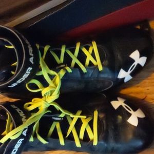 Men's under armor kleats